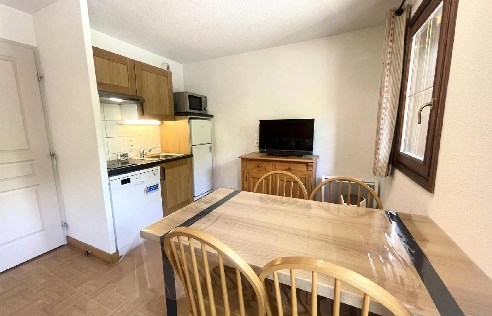 Apartment Les Chalets Des Evettes - Agreable Appartement Au Pied Des Pistes Mae-1724 Notre-Dame-de-Bellecombe France